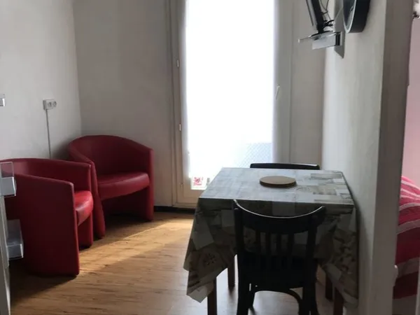 appartement 2 pièces climatisé centre-ville