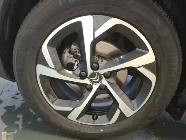 Citroën C5 Aircross puretech 180 s&amp;s eat8 — photo 16