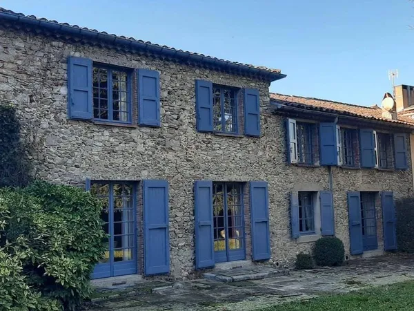 Maison 8 pièces 379 m²