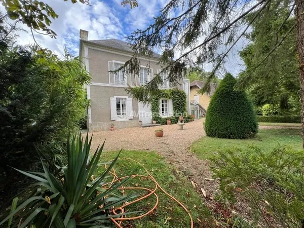 Maison 8 pièces 210 m²
