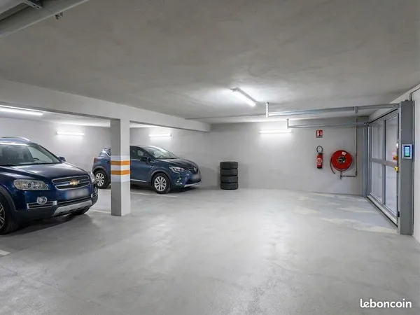 Parking sous-sol sécurisé — Métro Villejuif-Louis Aragon (3 min)