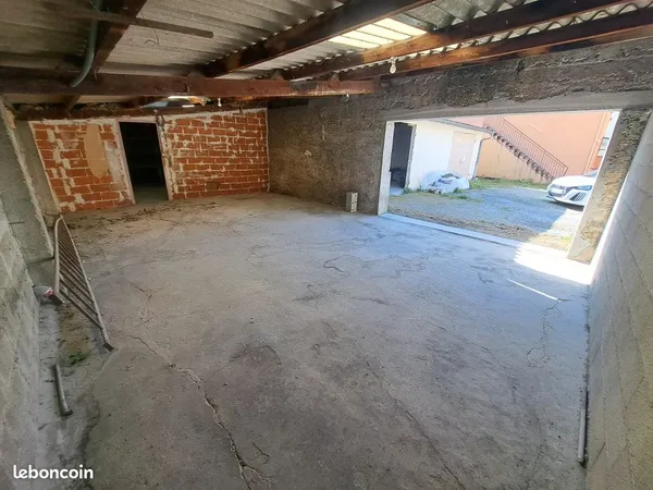 Au centre ville de Tain, garage / entrepôt de 75m²