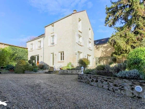 Maison 8 pièces 195 m²