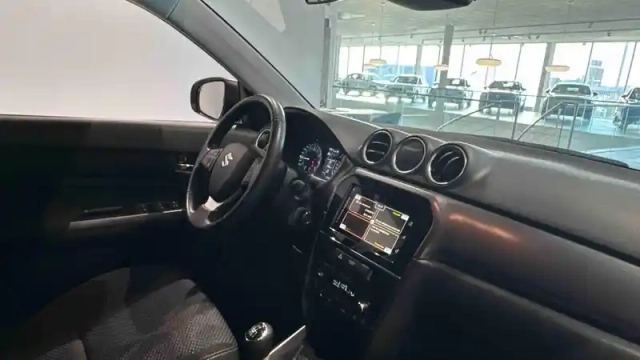 Suzuki Vitara 1.4 boosterjet hybrid — photo 46