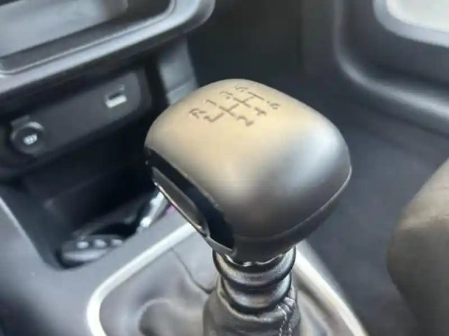 Citroën C3 1.2 puretech 110ch s&amp;s shine 120-123g — photo 11