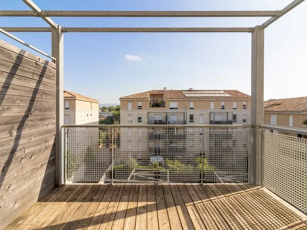 LES TROIS-LUCS : T2 de 45 m2 avec Terrasse et Parking