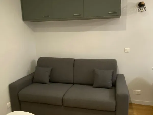 Studio refait à neuf - Paris 11e