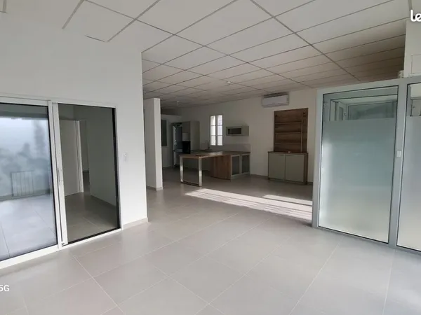 Local commercial 125 m² Chaniers
