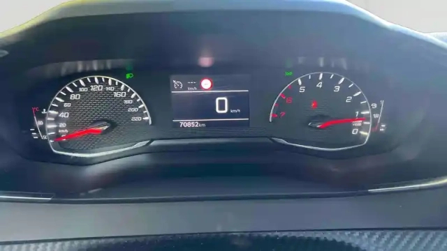 Peugeot 208 puretech 75 s&amp;s bvm5 — photo 19