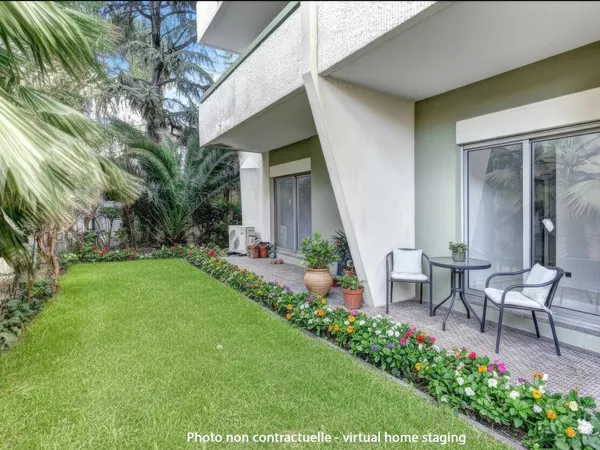 Appartement rénové en rez de jardin à Nice Ville