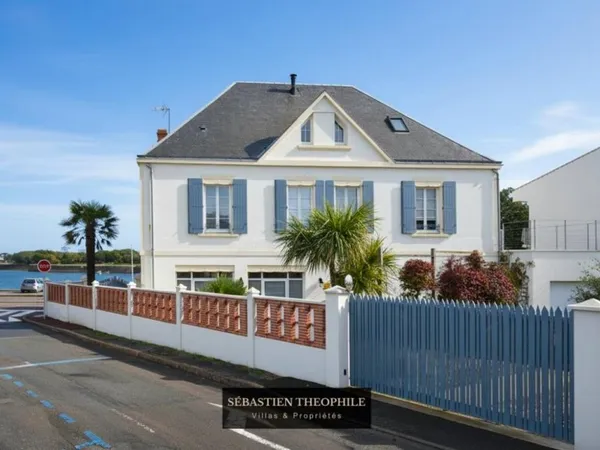 Maison 9 pièces 251 m²