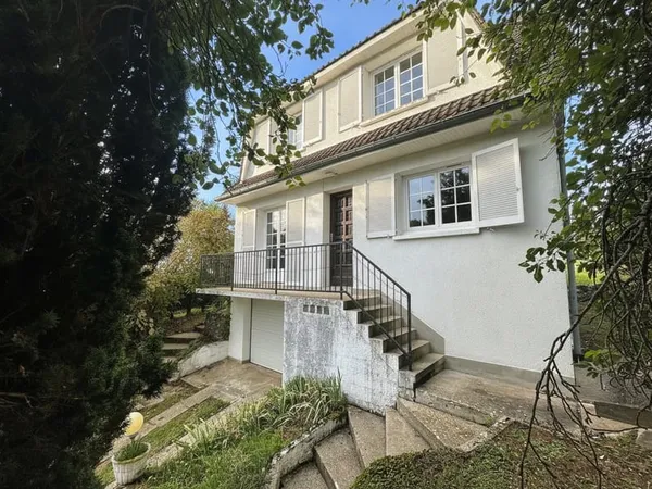 Maison indépendante sur sous-sol total 5 chambres