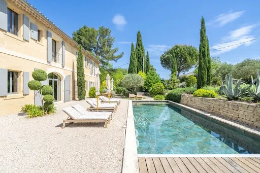 Maison 6 pièces 351 m²