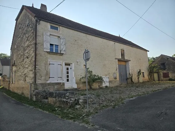 Maison en pierre avec granges et terrain - Au coeur du Parc