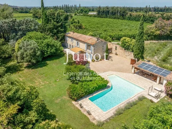 Maison 6 pièces 230 m²