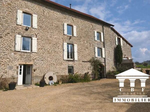 Ancien moulin en pierre