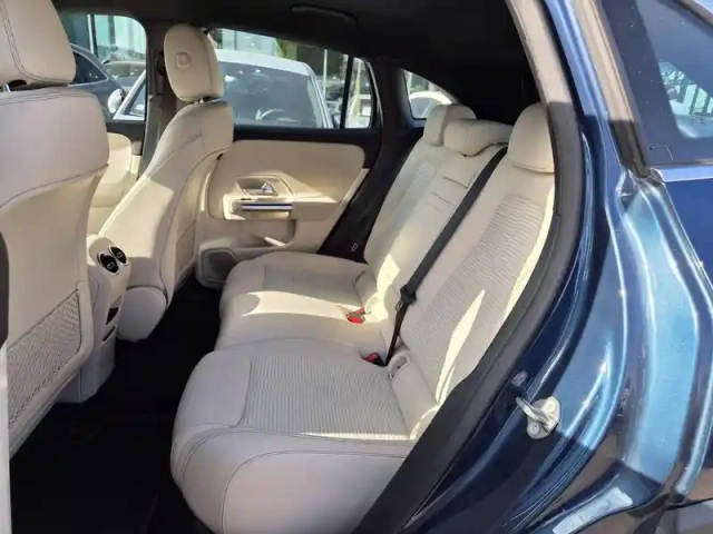 Mercedes Eqa 250 — photo 9