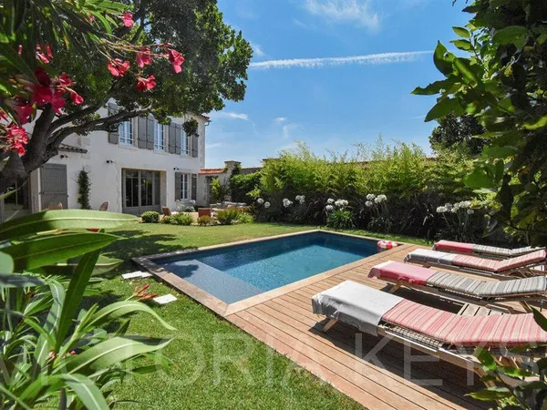 Maison 6 pièces 180 m²