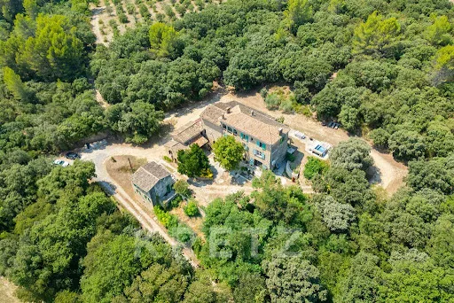 Maison 10 pièces 260 m²
