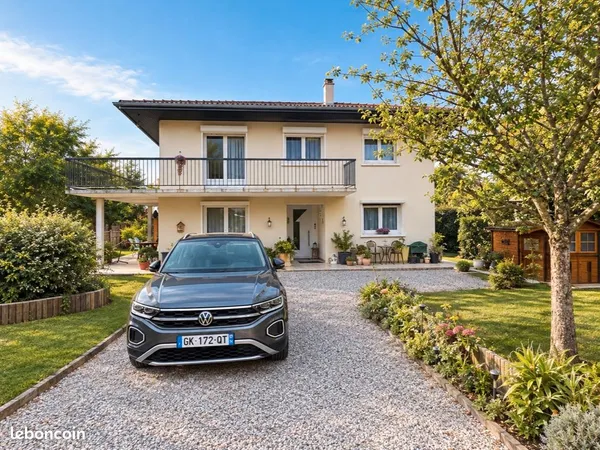 À vendre : Maison avec piscine et grand terrain à Cluses