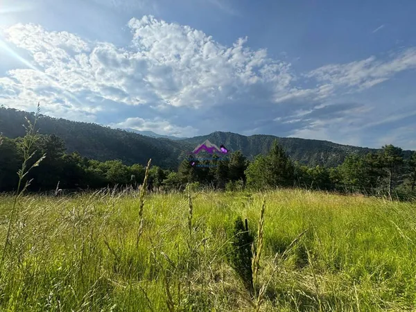 Terrain 2557 m²
