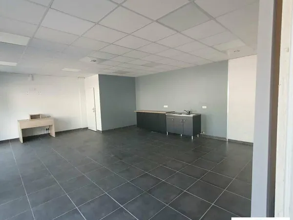 Local commercial 635 m²