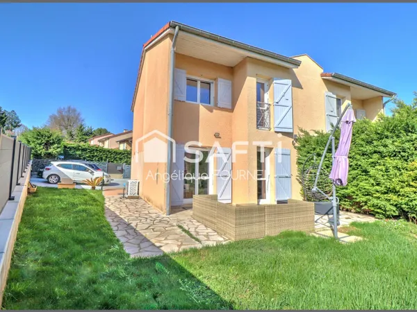 Maison mitoyenne d'un côté - 3 chambres/Possible 4- Garage + stationnement - Terrain clos de 277m²
