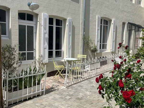 Maison de ville meublée avec extérieur privatif