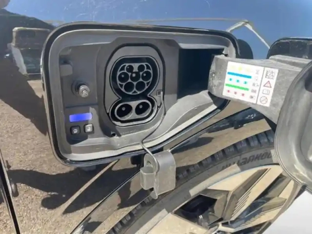 Renault Megane e-tech electric ev60 220ch techno super charge -b — photo 15