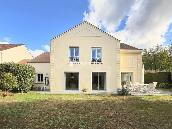 Maison 8 pièces 220 m²