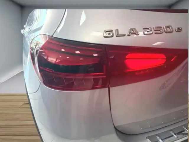 Mercedes Gla 250 e hybrid eq progressive li — photo 13