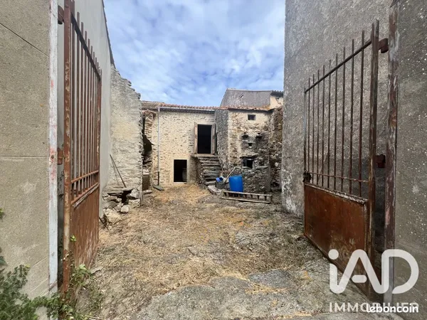 Parking/box 145 m² Limousis