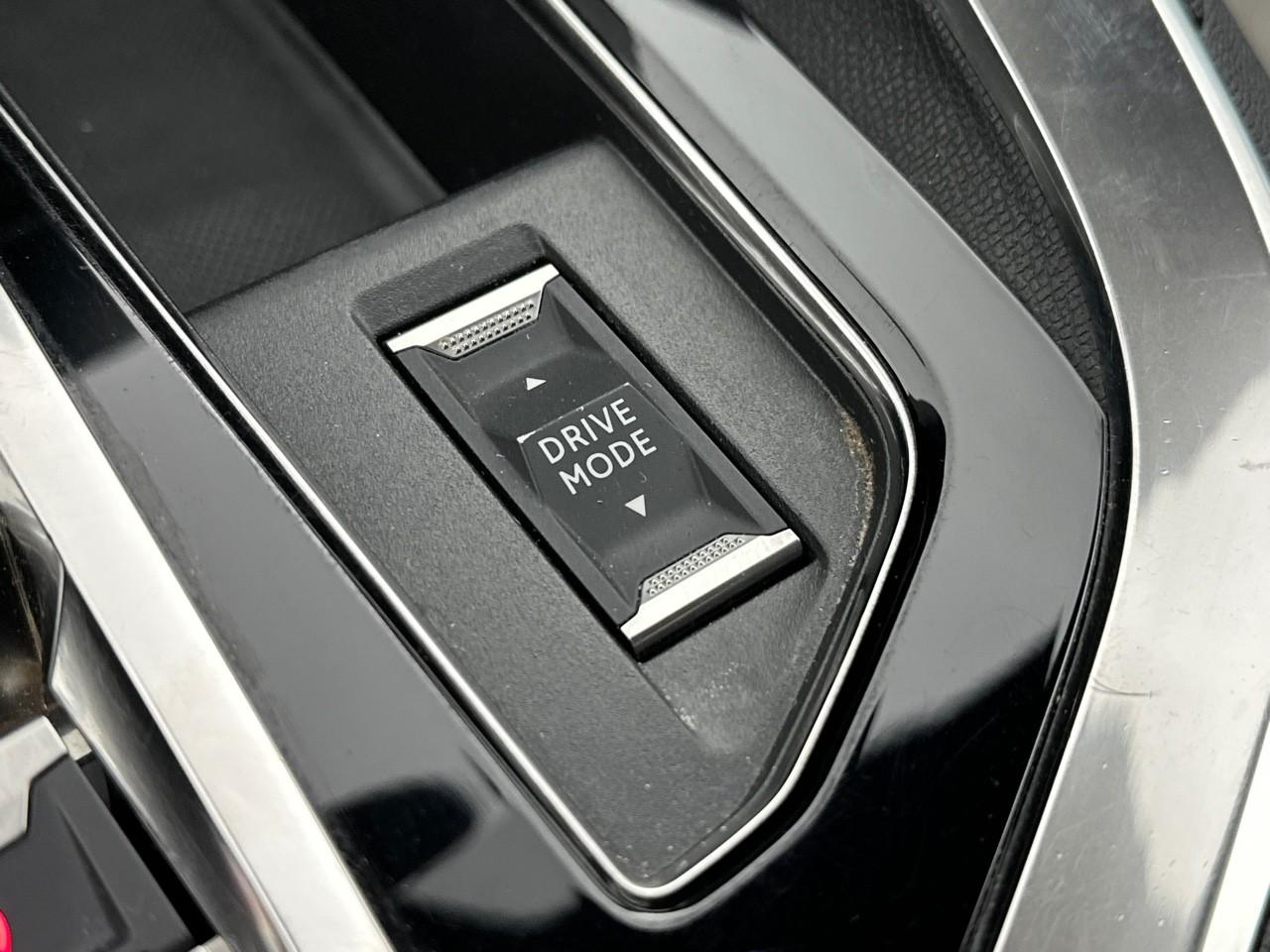 Peugeot 3008 hybrid4 300 e-eat8 gt — photo 33