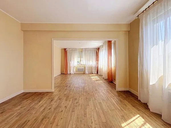 Maison 9 pièces 225 m²