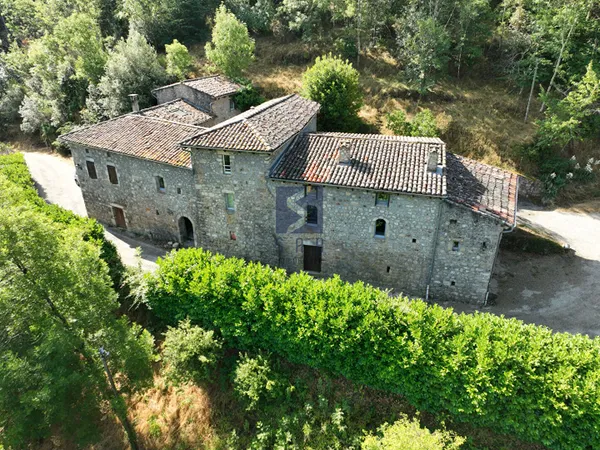 Ardèche ? Vallée de l'Eyrieux Ensemble immobilier de 6 gîtes en pierre sur un terrain de 4 000 m²