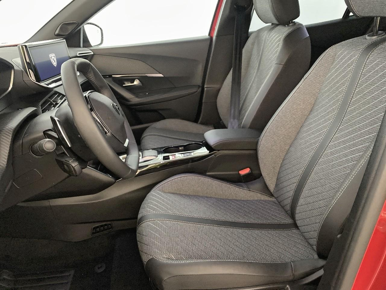 Peugeot 2008 hybrid 145 ch e-dcs6 allure — photo 9