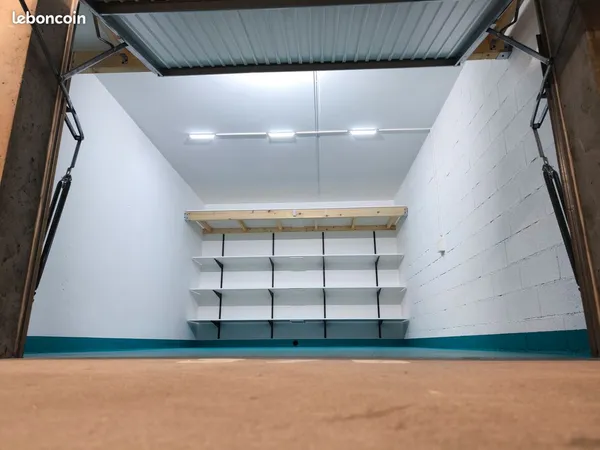 Vends grand garage loué secteur Atrium