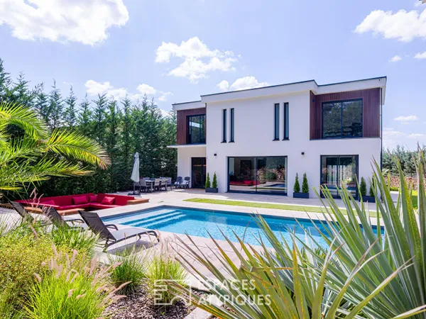 Villa d'architecte contemporaine de 2019, avec piscine et prestations d'exception à Montlignon