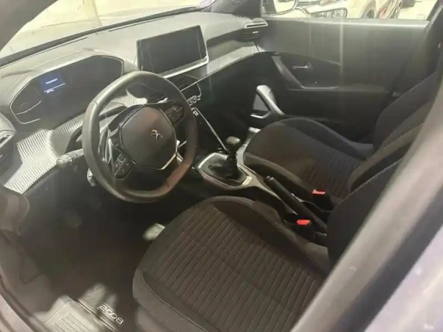 Peugeot 2008 1.2 puretech 100ch s&amp;s style — photo 7