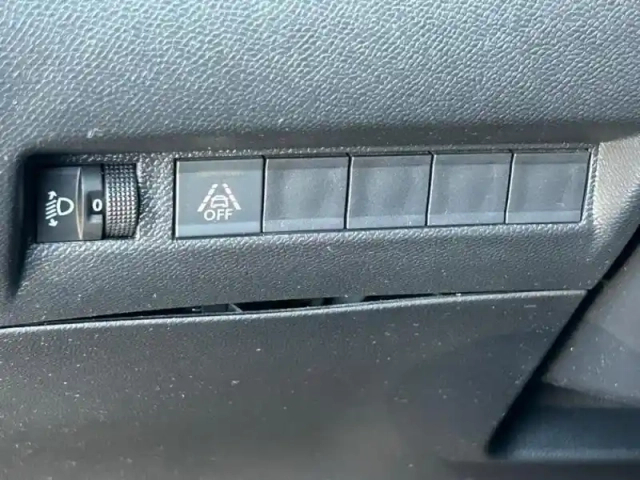 Peugeot 2008 e- 136ch allure — photo 5