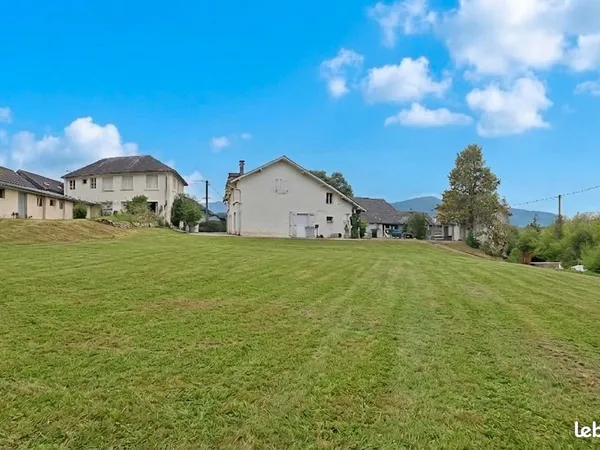 Maison 4 pièces 600 m²