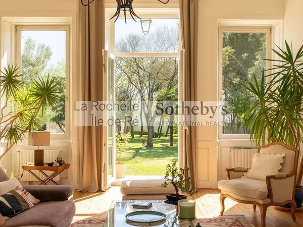 Maison 10 pièces 370 m²