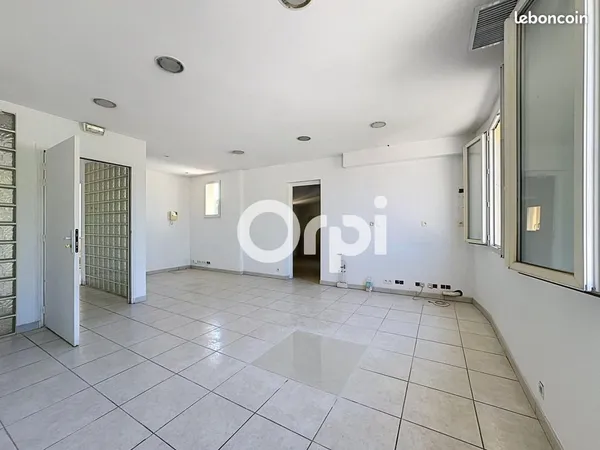 Commerce santé 53 m²