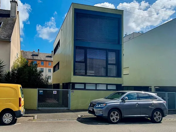 Maison moderne à vendre