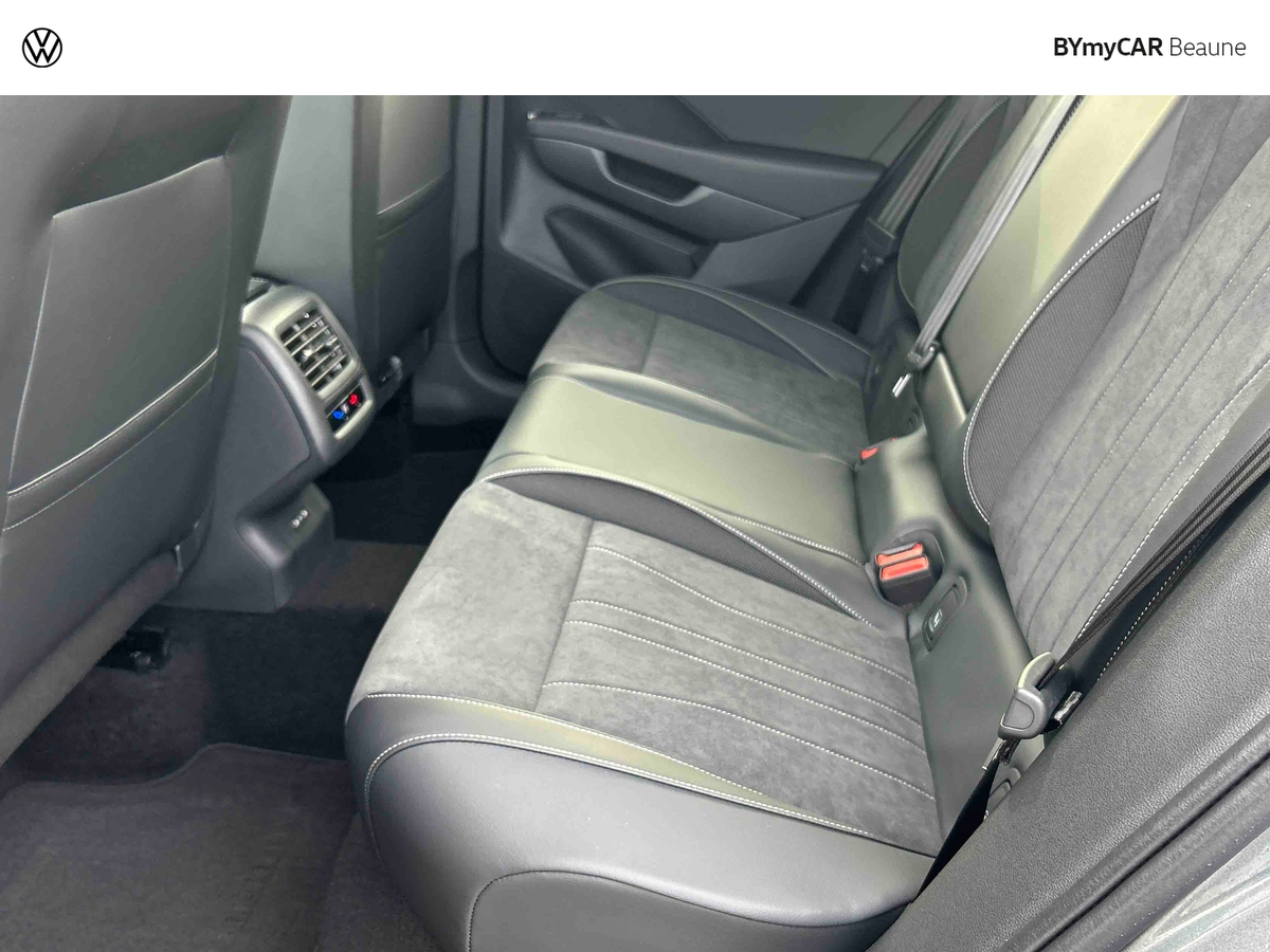 Volkswagen T-Roc 1.5 eTSI EVO2 Hybrid 150 ch DSG7 — photo 12