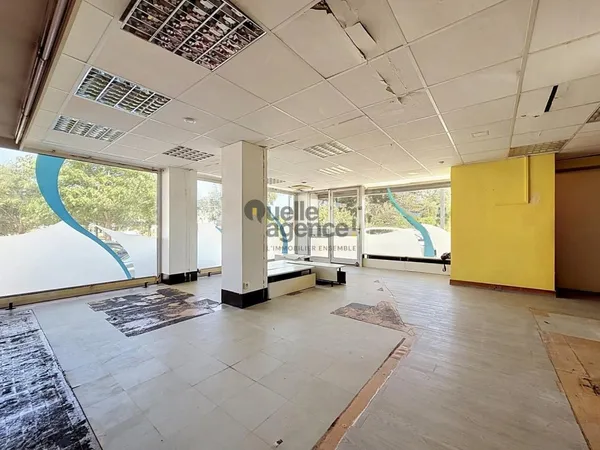 A VENDRE : Local commercial - LE LANDAIS - BREST