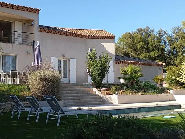 Maison 7 pièces 220 m²