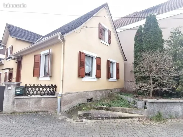 Maison / App. T4 meublé de caractère de 103 m² (+ terrasse-balcon de 27 m²) à Strasbourg à louer ; à