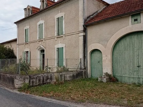 Maison charentaise avec dépendances