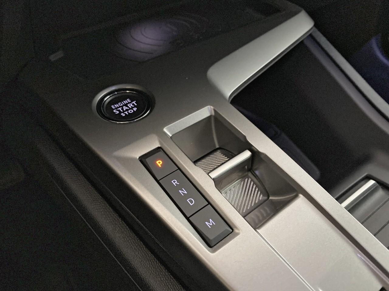 Peugeot 308 hybrid 145 e-dcs6 allure — photo 18